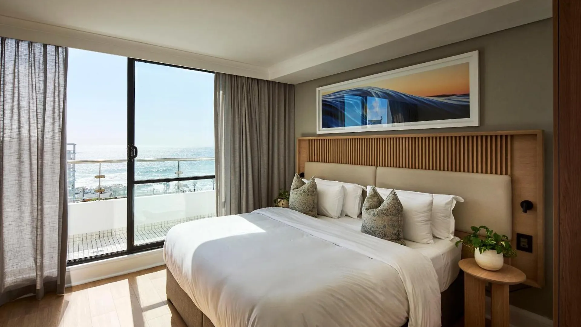 President Hotel Cape Town 4*,  South Africa